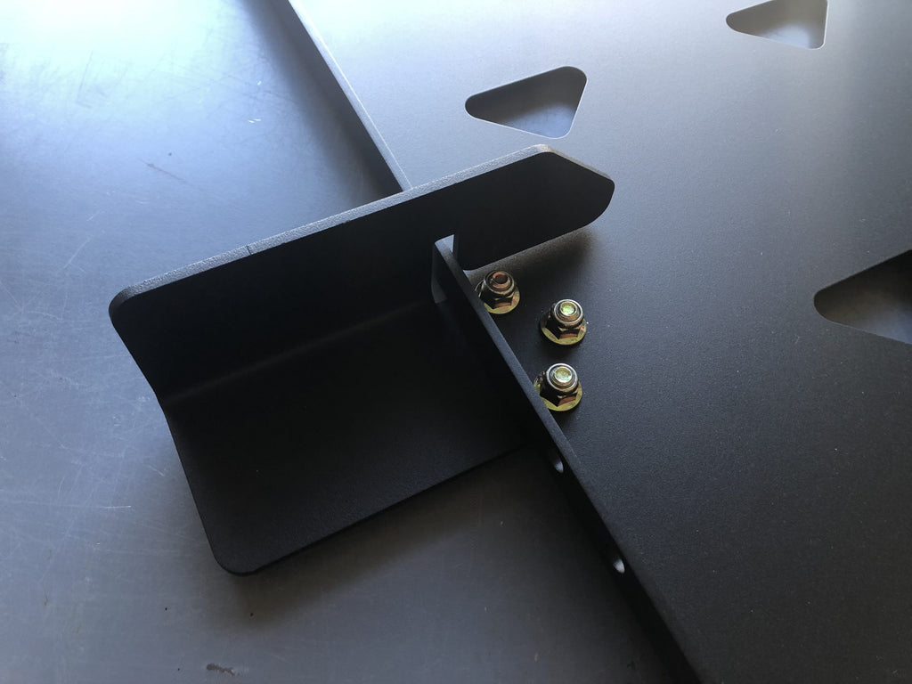 Corner of the plate on a bench, a folded bracket bolted to its edge