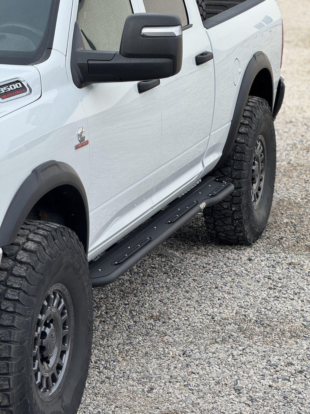 White Ram HD on gravel, the rock slider running along the rocker below the cab door